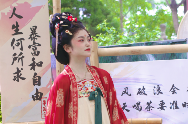 五一假期，“油菜花姑娘”带您探游西安